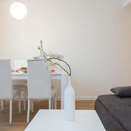Modern Apartment In The City Center Sofía Exterior foto