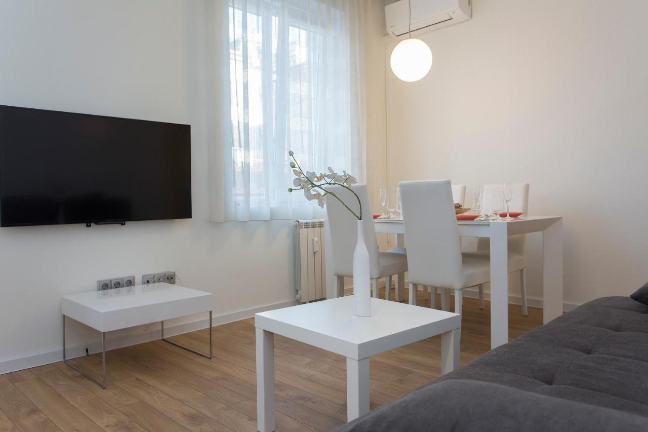 Modern Apartment In The City Center Sofía Exterior foto