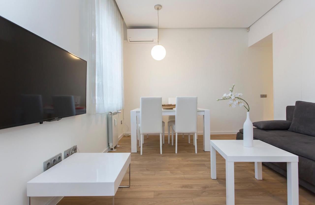 Modern Apartment In The City Center Sofía Exterior foto